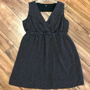 Torrid Dress Mini Women's 3X/22-24 B/W Polka-dot Elastic Waist Plunge V-neck